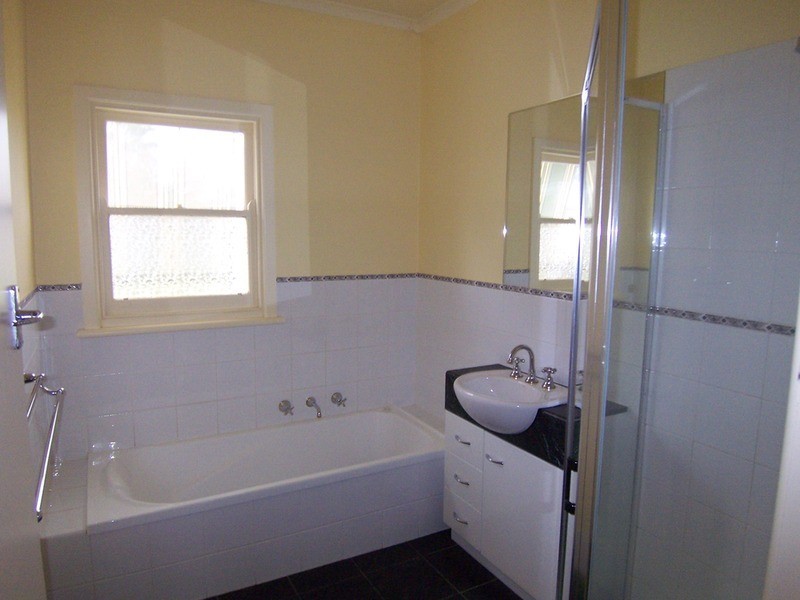 32 Hammer Street, Flora Hill VIC 3550