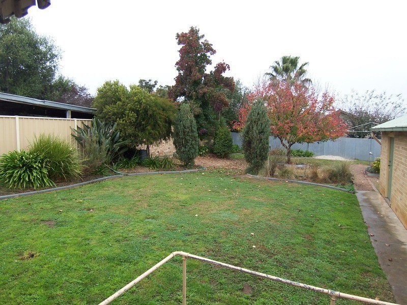 32 Hammer Street, Flora Hill VIC 3550