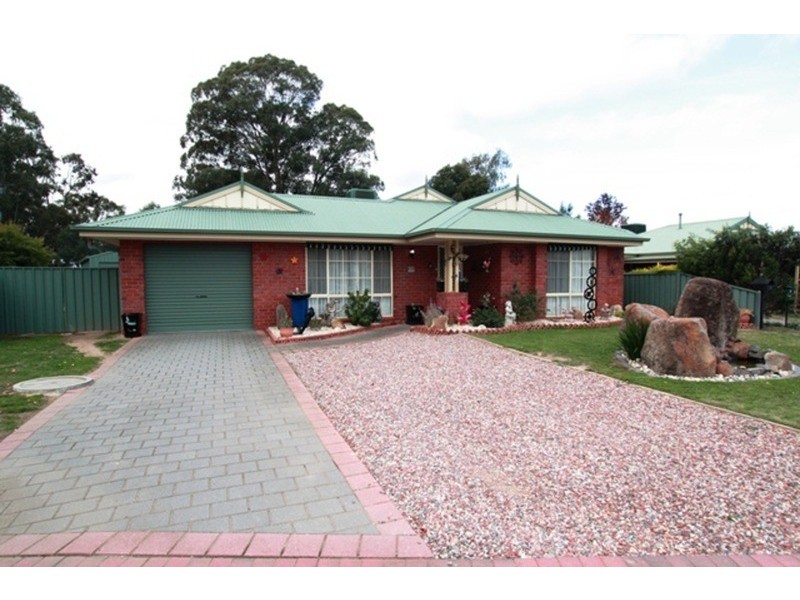 8 Jamieson Park Drive, Kangaroo Flat VIC 3555