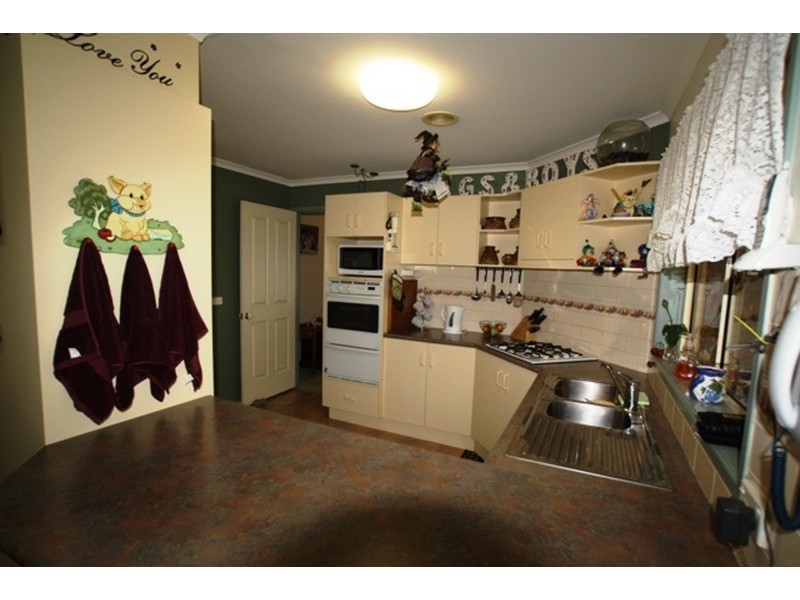 8 Jamieson Park Drive, Kangaroo Flat VIC 3555