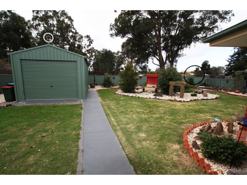 8 Jamieson Park Drive, Kangaroo Flat VIC 3555