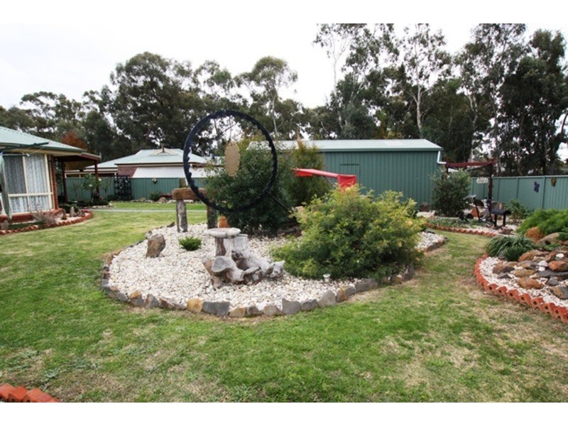 8 Jamieson Park Drive, Kangaroo Flat VIC 3555