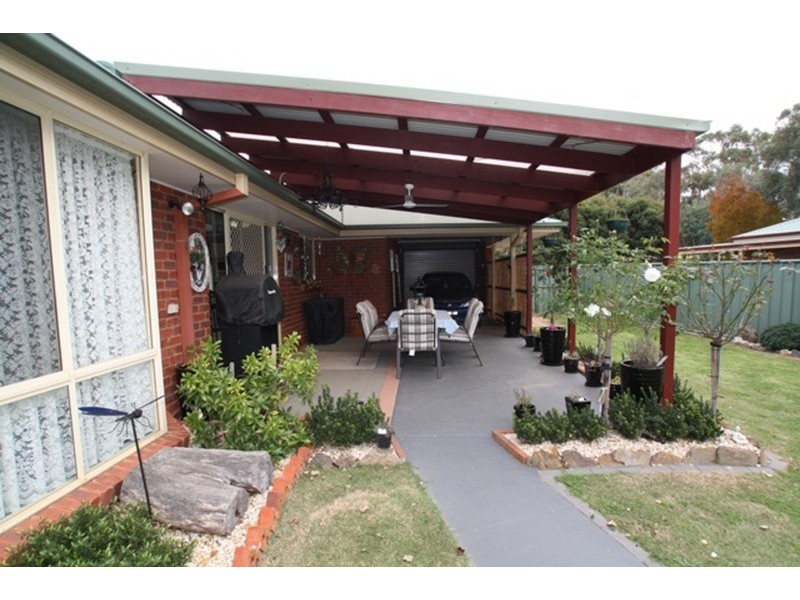 8 Jamieson Park Drive, Kangaroo Flat VIC 3555