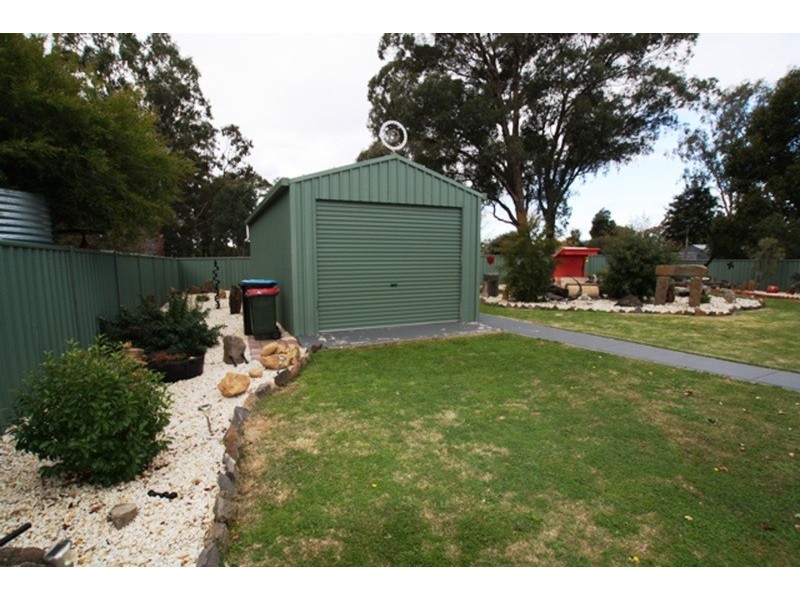 8 Jamieson Park Drive, Kangaroo Flat VIC 3555