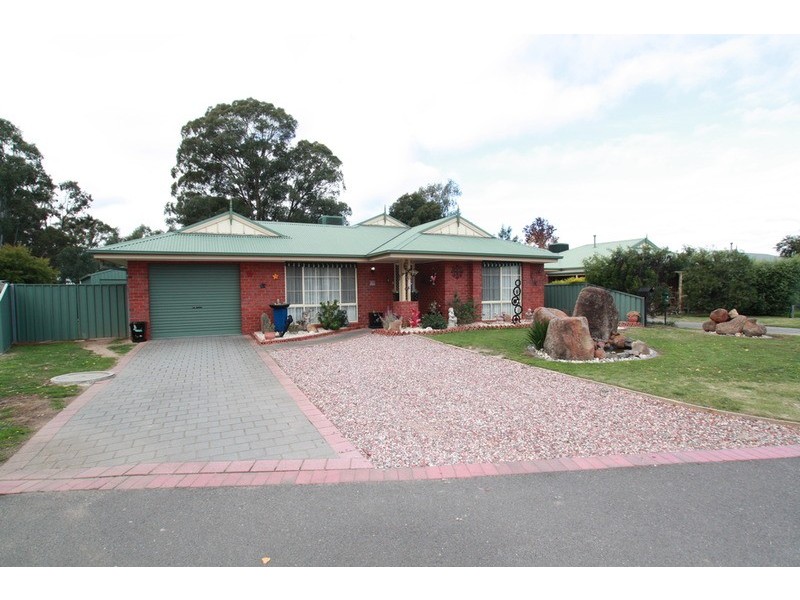 8 Jamieson Park Drive, Kangaroo Flat VIC 3555