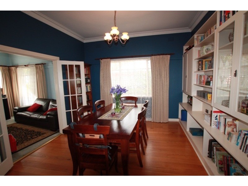 1 Wallace Avenue, Flora Hill VIC 3550