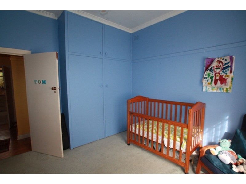 1 Wallace Avenue, Flora Hill VIC 3550