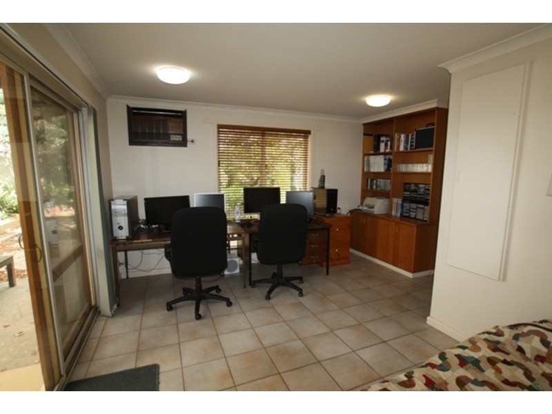 1 Wallace Avenue, Flora Hill VIC 3550