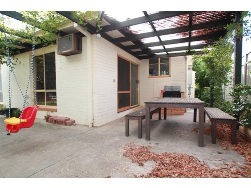 1 Wallace Avenue, Flora Hill VIC 3550