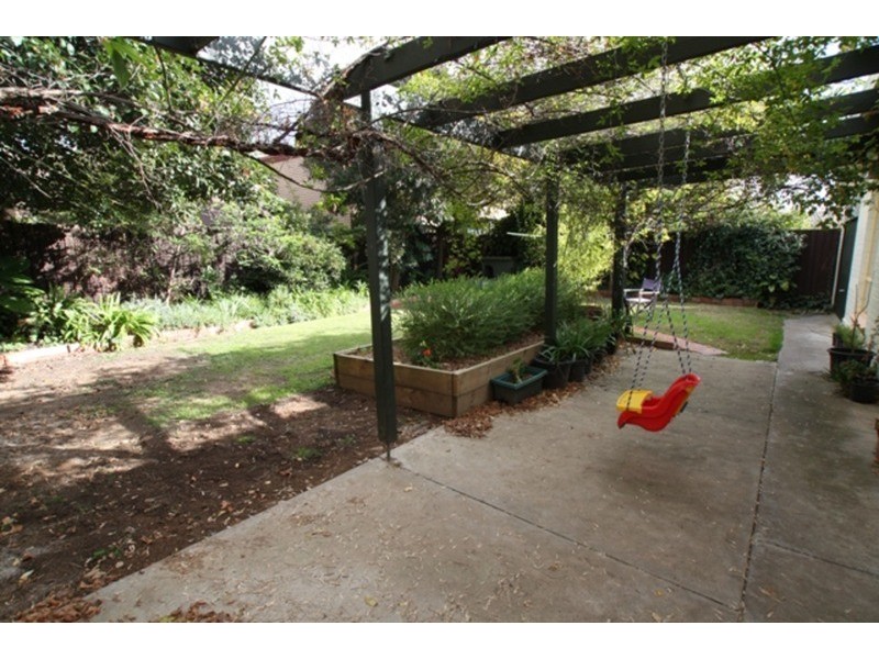 1 Wallace Avenue, Flora Hill VIC 3550