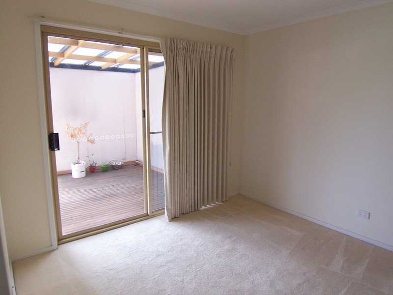 8 Davey Close, Flora Hill VIC 3550