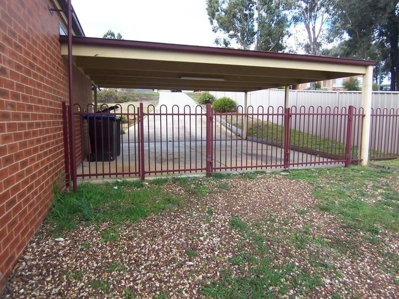 8 Davey Close, Flora Hill VIC 3550