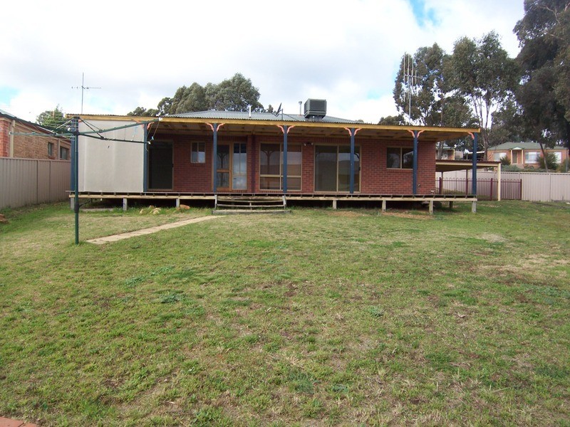 8 Davey Close, Flora Hill VIC 3550