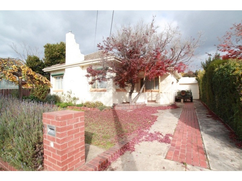 1 Wallace Avenue, Flora Hill VIC 3550