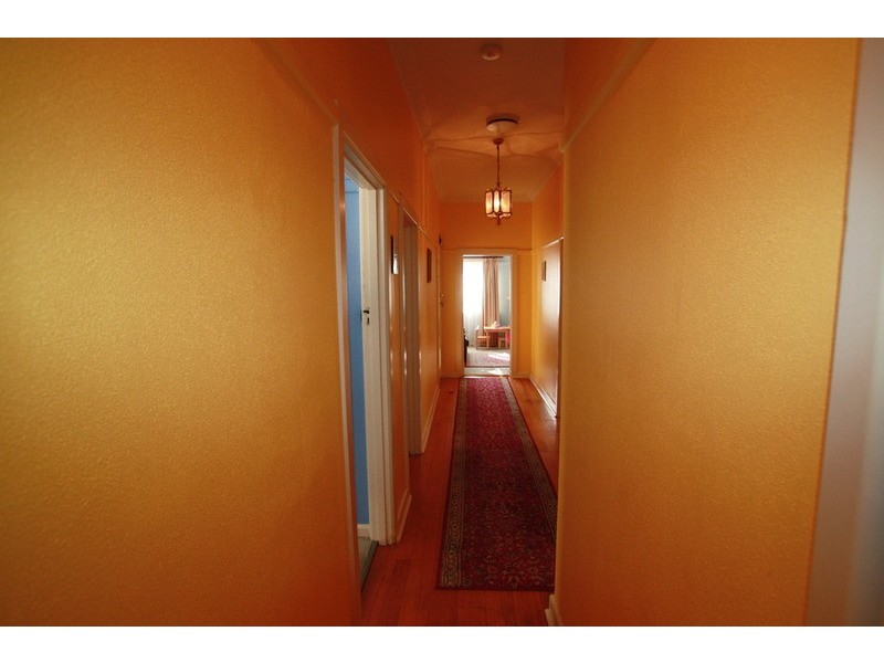 1 Wallace Avenue, Flora Hill VIC 3550