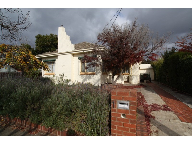 1 Wallace Avenue, Flora Hill VIC 3550