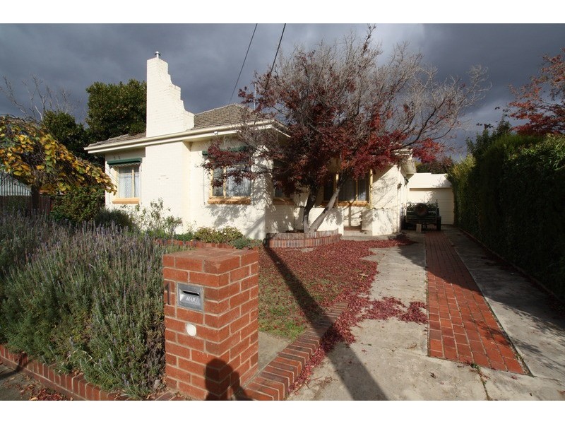 1 Wallace Avenue, Flora Hill VIC 3550