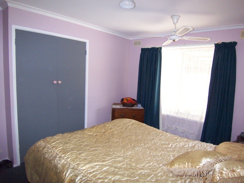 29 Kinross Street, Long Gully VIC 3550