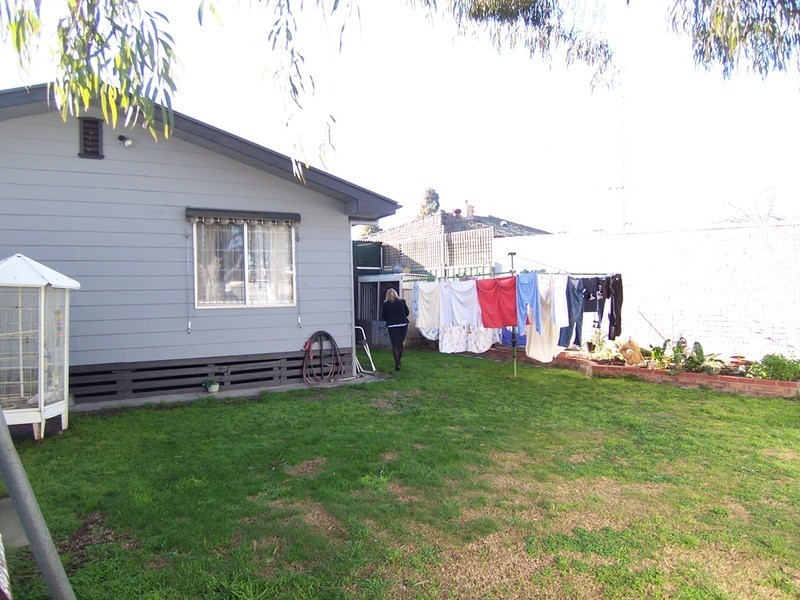 29 Kinross Street, Long Gully VIC 3550