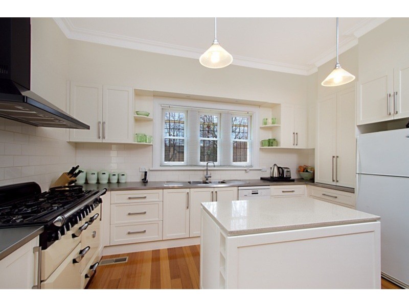 17 Hallam Street, Quarry Hill VIC 3550