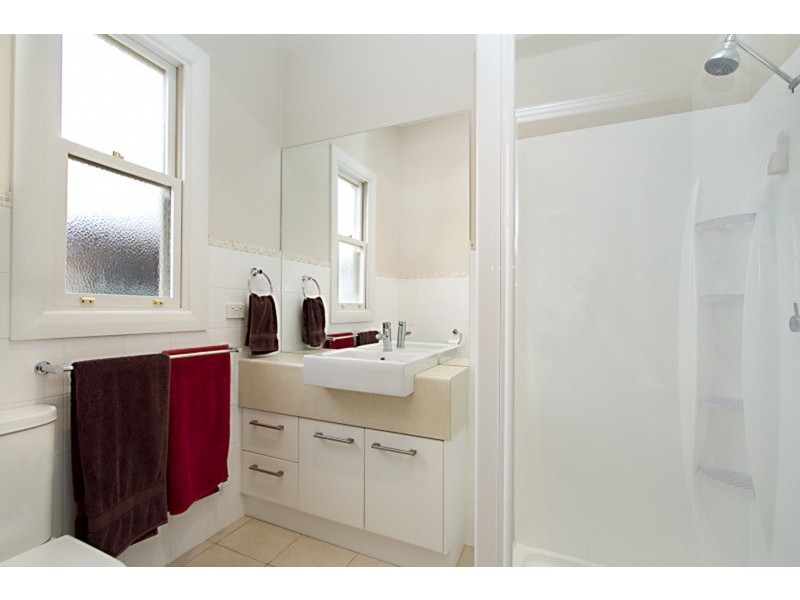 17 Hallam Street, Quarry Hill VIC 3550