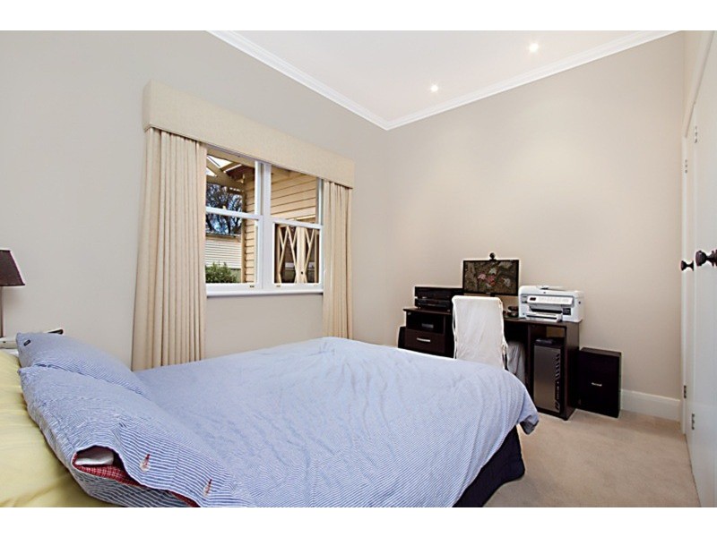 17 Hallam Street, Quarry Hill VIC 3550