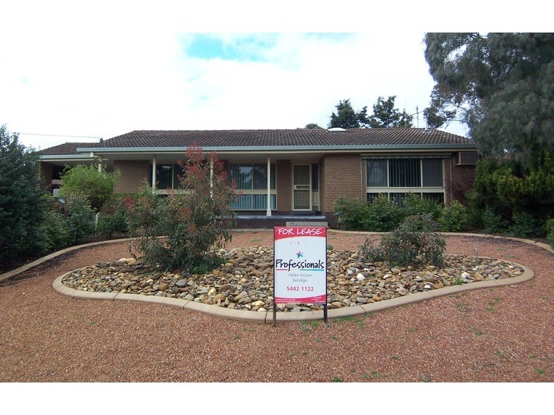 10 Cliff Avenue, Strathdale VIC 3550