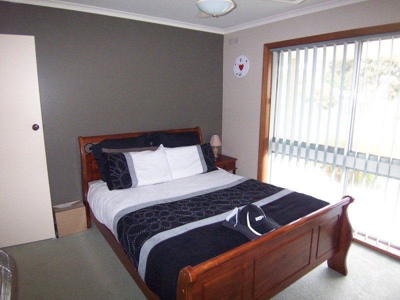 10 Cliff Avenue, Strathdale VIC 3550