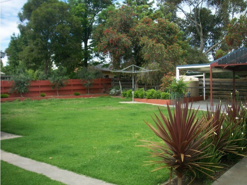 10 Cliff Avenue, Strathdale VIC 3550