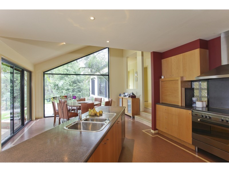 10 Golden Glade, Strathdale VIC 3550