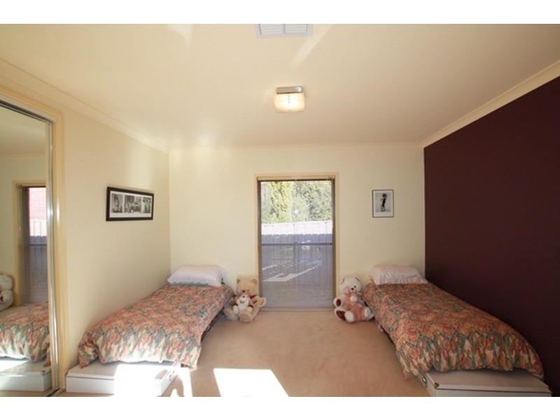 10 Golden Glade, Strathdale VIC 3550