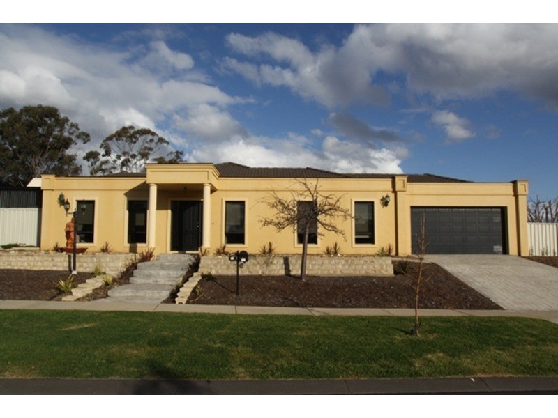 15 Penzance Avenue, Golden Square VIC 3555