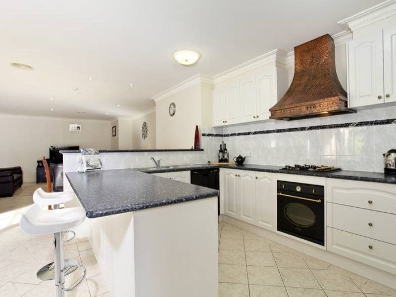 15 Penzance Avenue, Golden Square VIC 3555