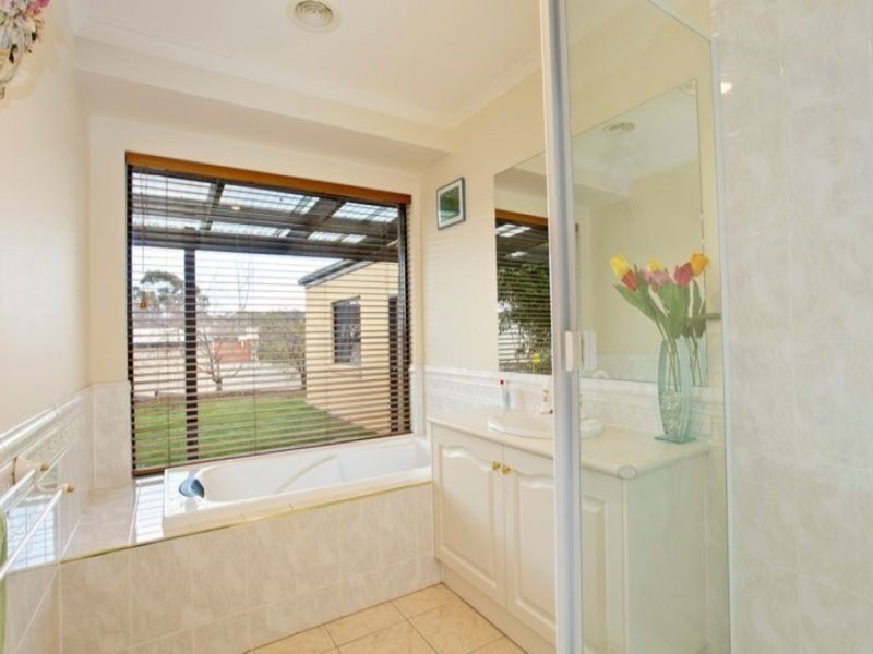 15 Penzance Avenue, Golden Square VIC 3555