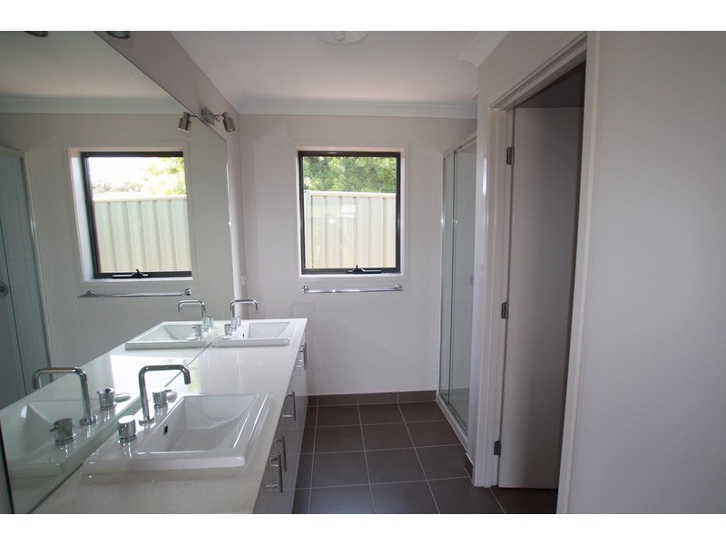 49 Wesley Street, Kangaroo Flat VIC 3555