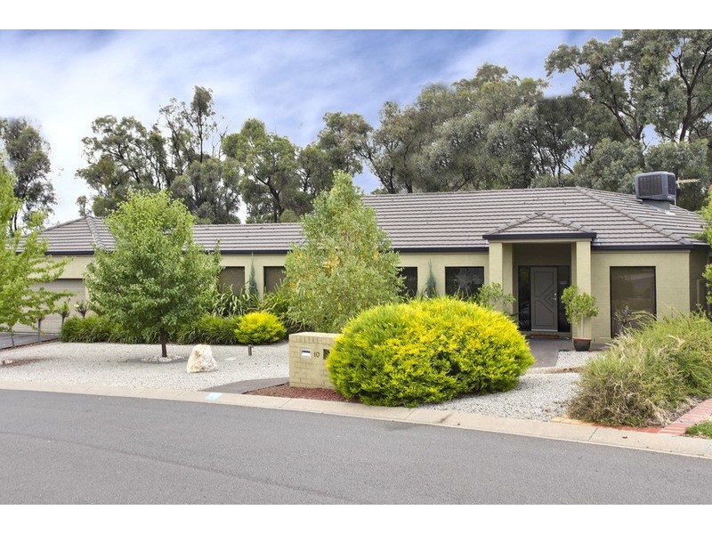 10 Golden Glade, Strathdale VIC 3550