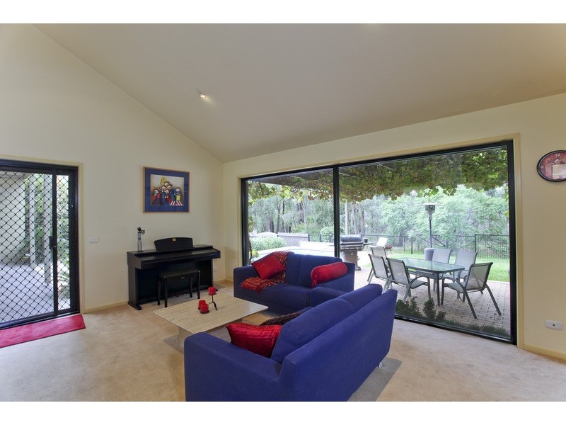 10 Golden Glade, Strathdale VIC 3550