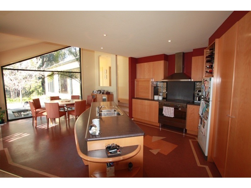 10 Golden Glade, Strathdale VIC 3550