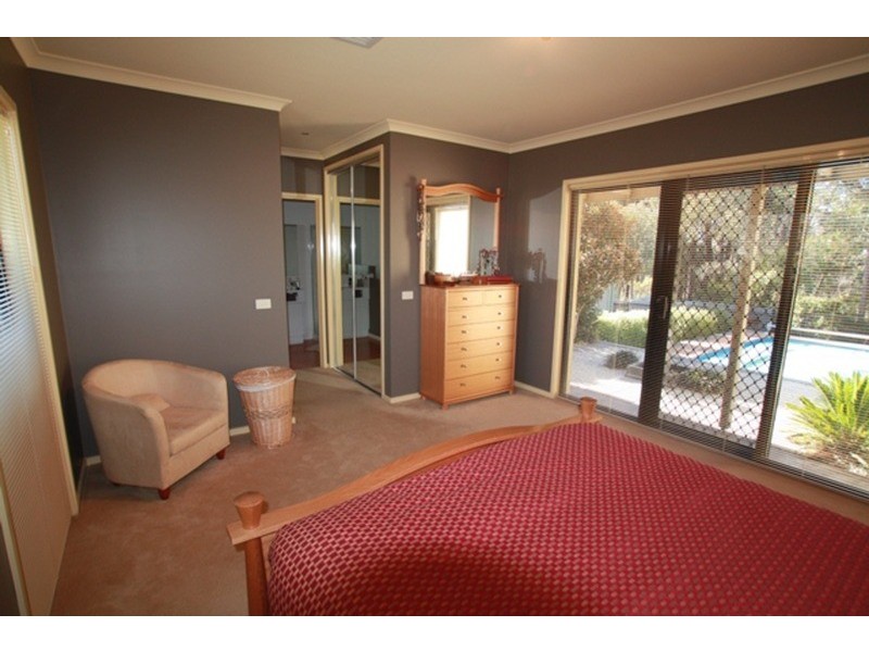 10 Golden Glade, Strathdale VIC 3550