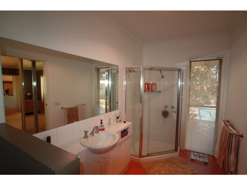 10 Golden Glade, Strathdale VIC 3550