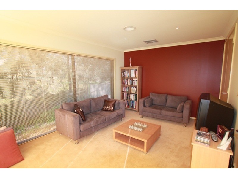 10 Golden Glade, Strathdale VIC 3550