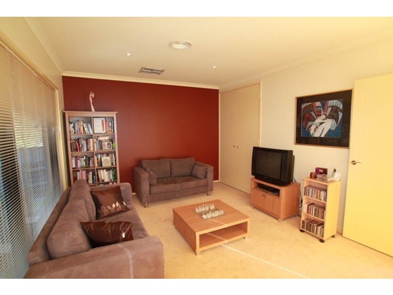 10 Golden Glade, Strathdale VIC 3550