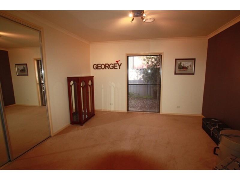 10 Golden Glade, Strathdale VIC 3550