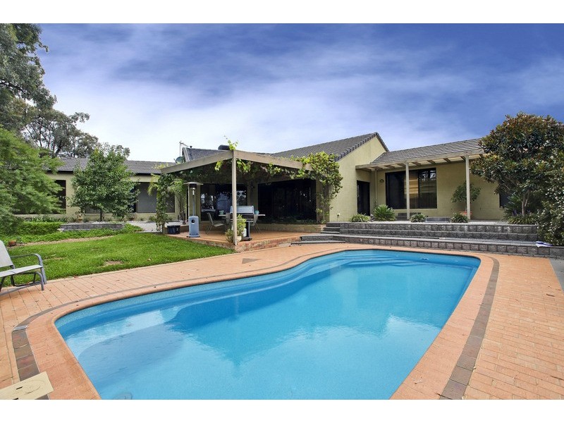 10 Golden Glade, Strathdale VIC 3550