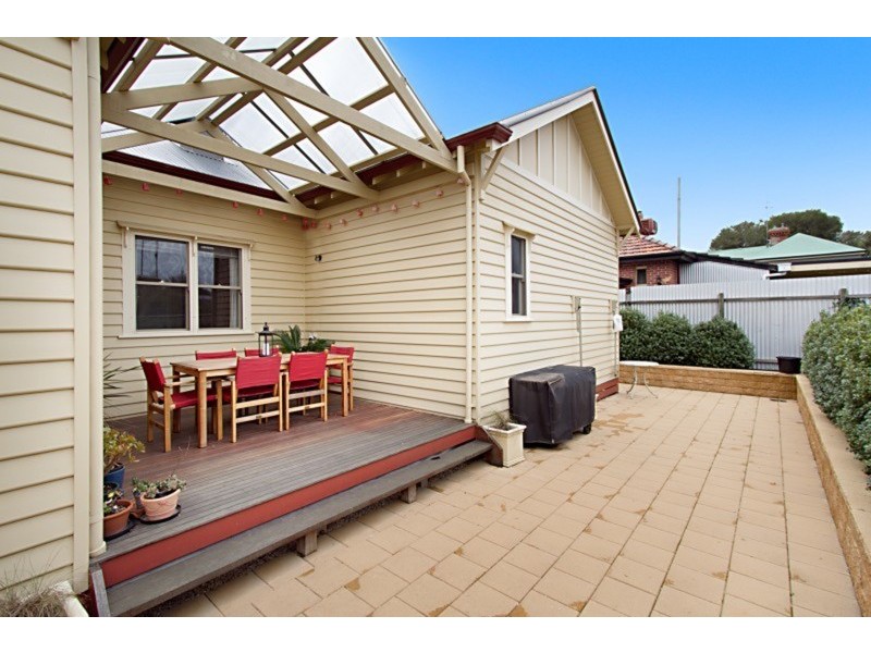 17 Hallam Street, Flora Hill VIC 3550