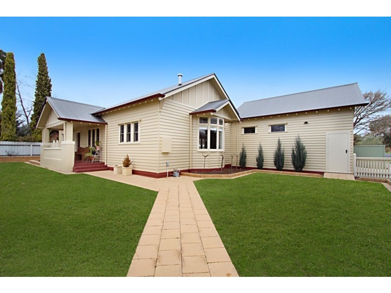 17 Hallam Street, Flora Hill VIC 3550