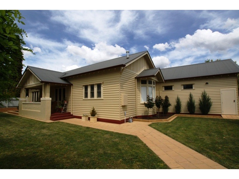 17 Hallam Street, Flora Hill VIC 3550