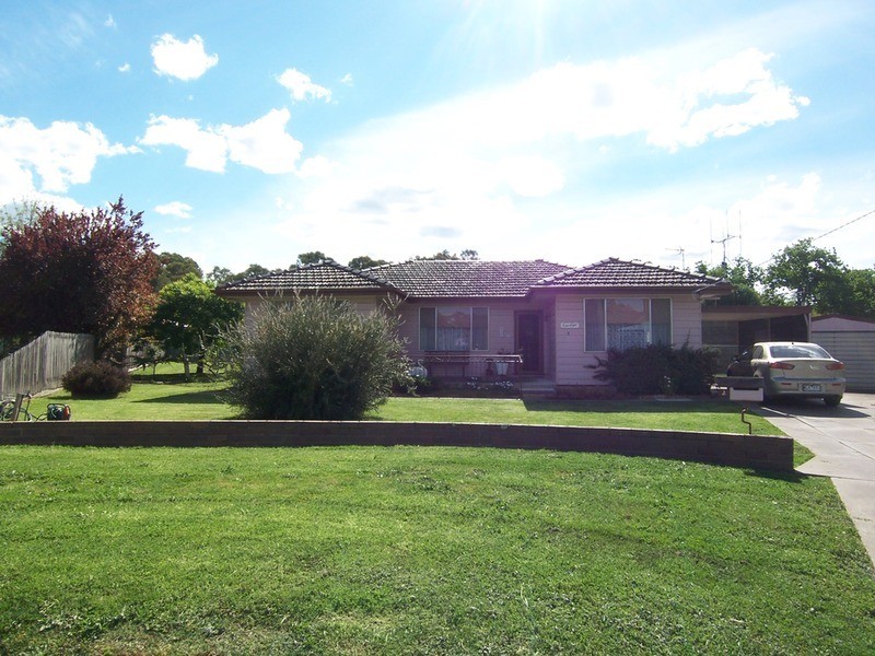2 Martin Court, Kangaroo Flat VIC 3555
