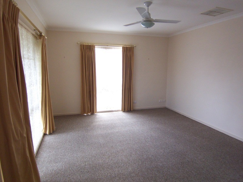 27 Akoonah Drive, Golden Square VIC 3555