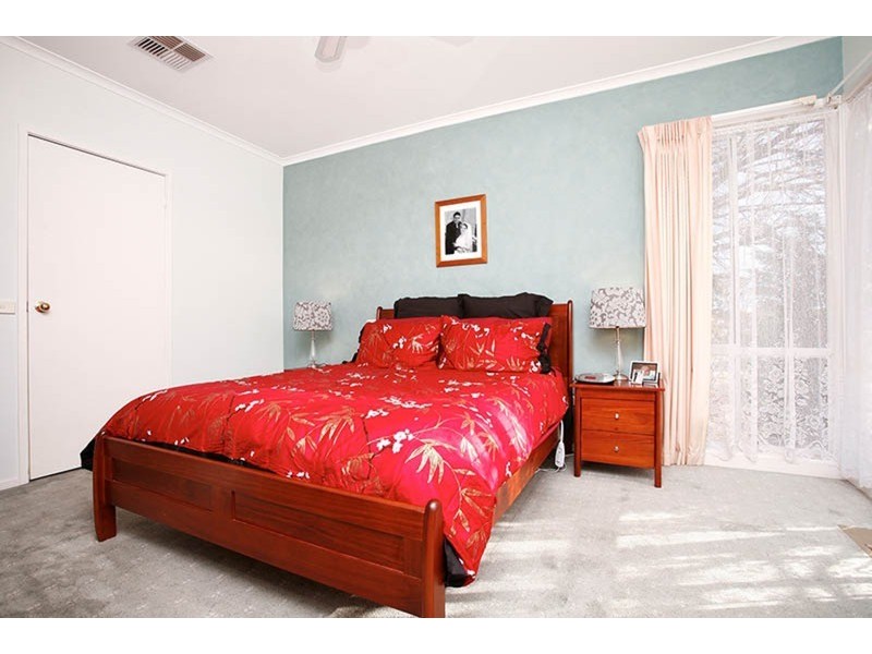 18 Ellimata Court, Strathdale VIC 3550